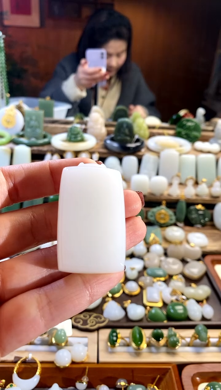 【闪购商品】和田玉吊坠未镶嵌。