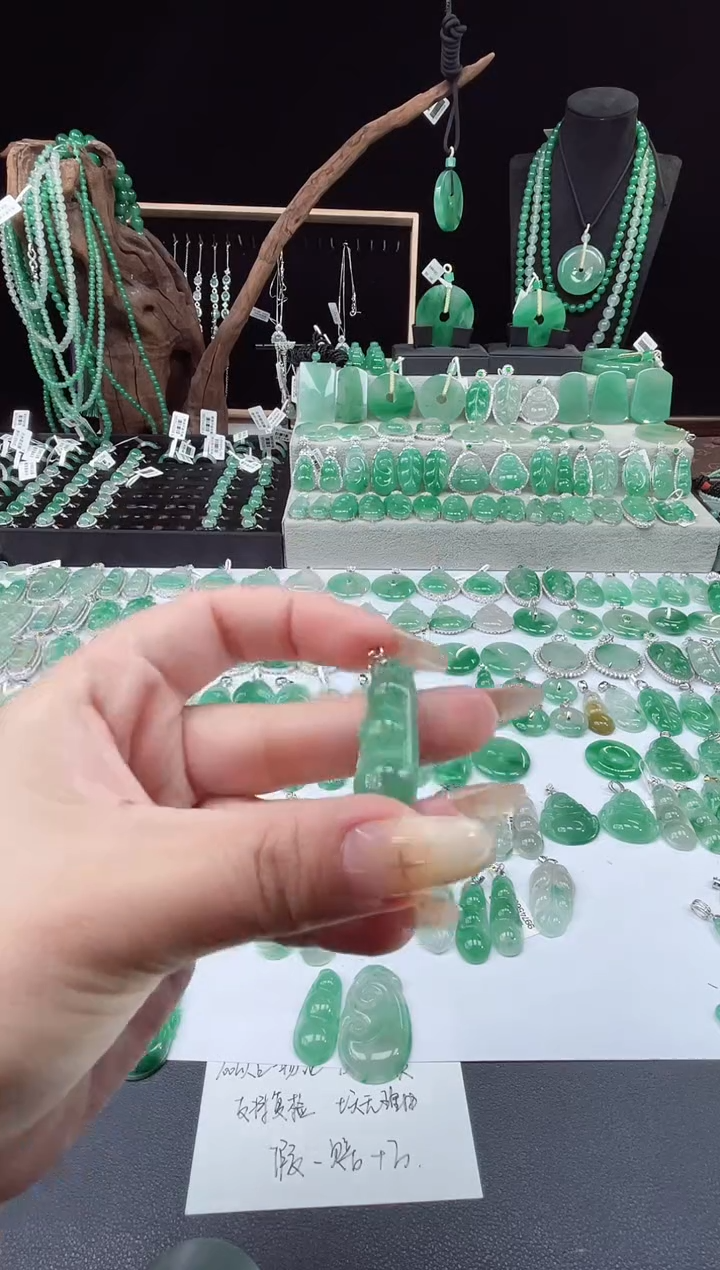 吊坠(赠链)银S925镶嵌石英质玉（非洲翠）31.57豆子