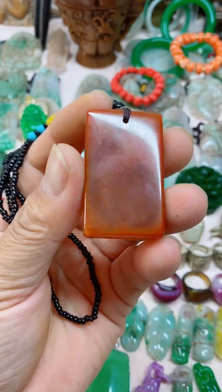 1直播间的实时画面