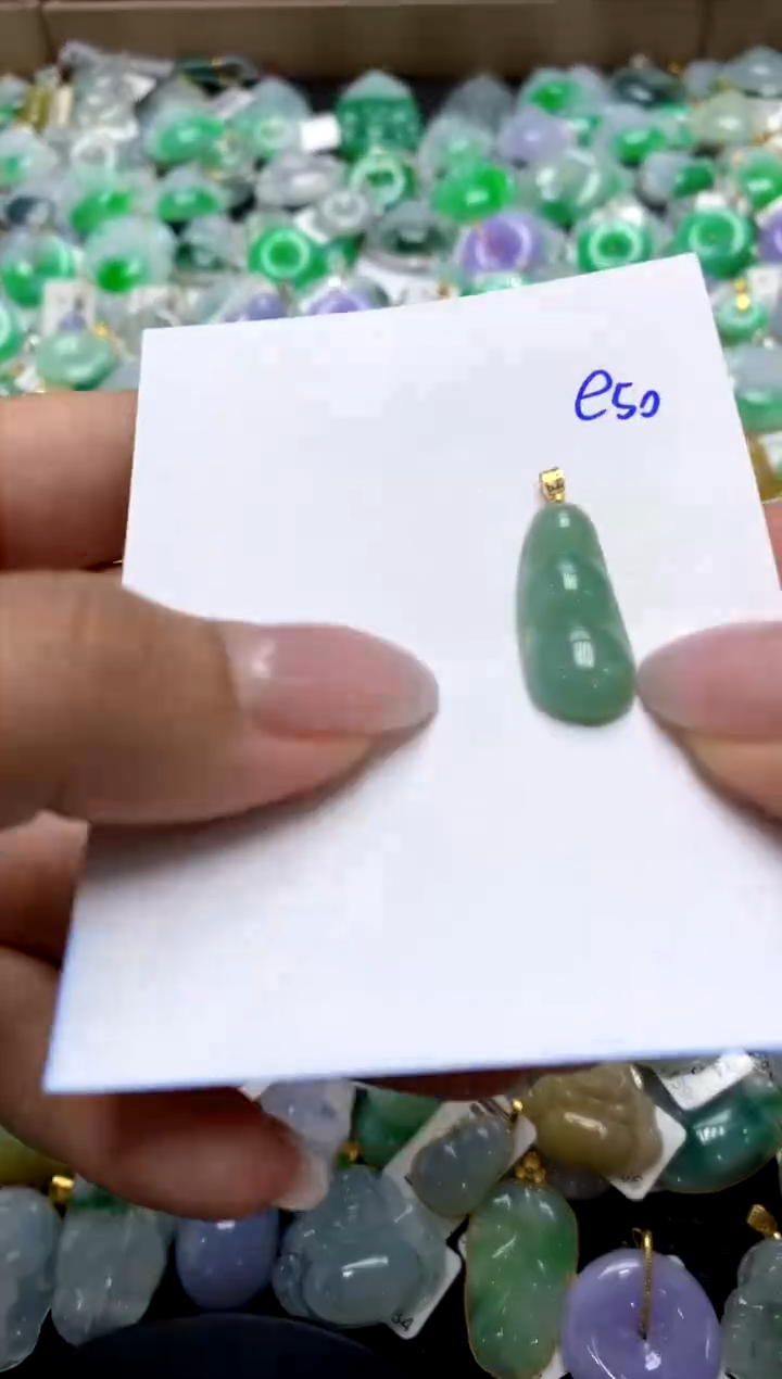 翡翠18K金镶嵌颈饰1111111111111111