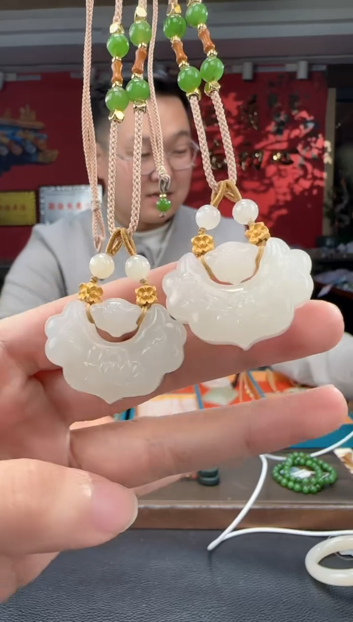颈饰未镶嵌和田玉如意锁吊坠 多样性发货 拍一发一