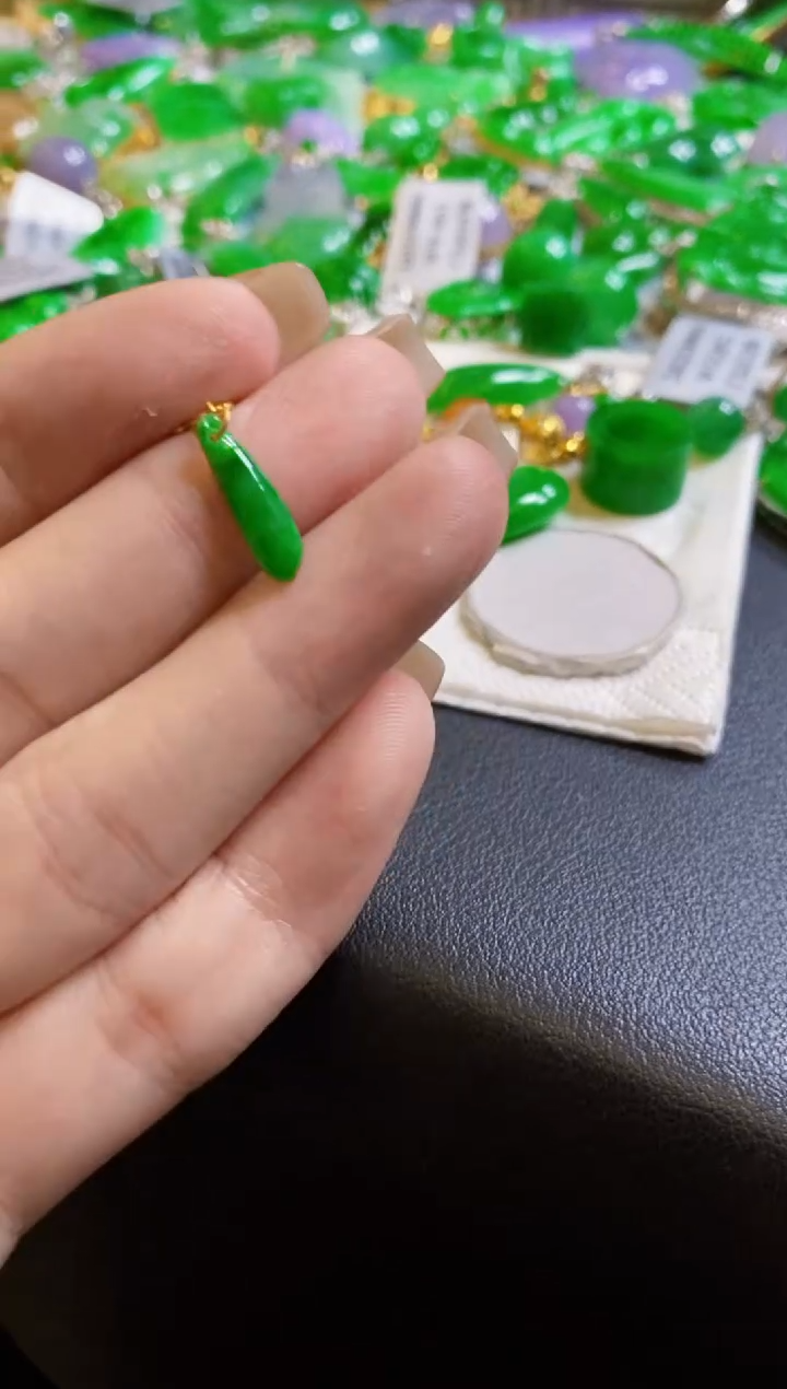 【闪购商品】定制翡翠18K金镶嵌吊坠