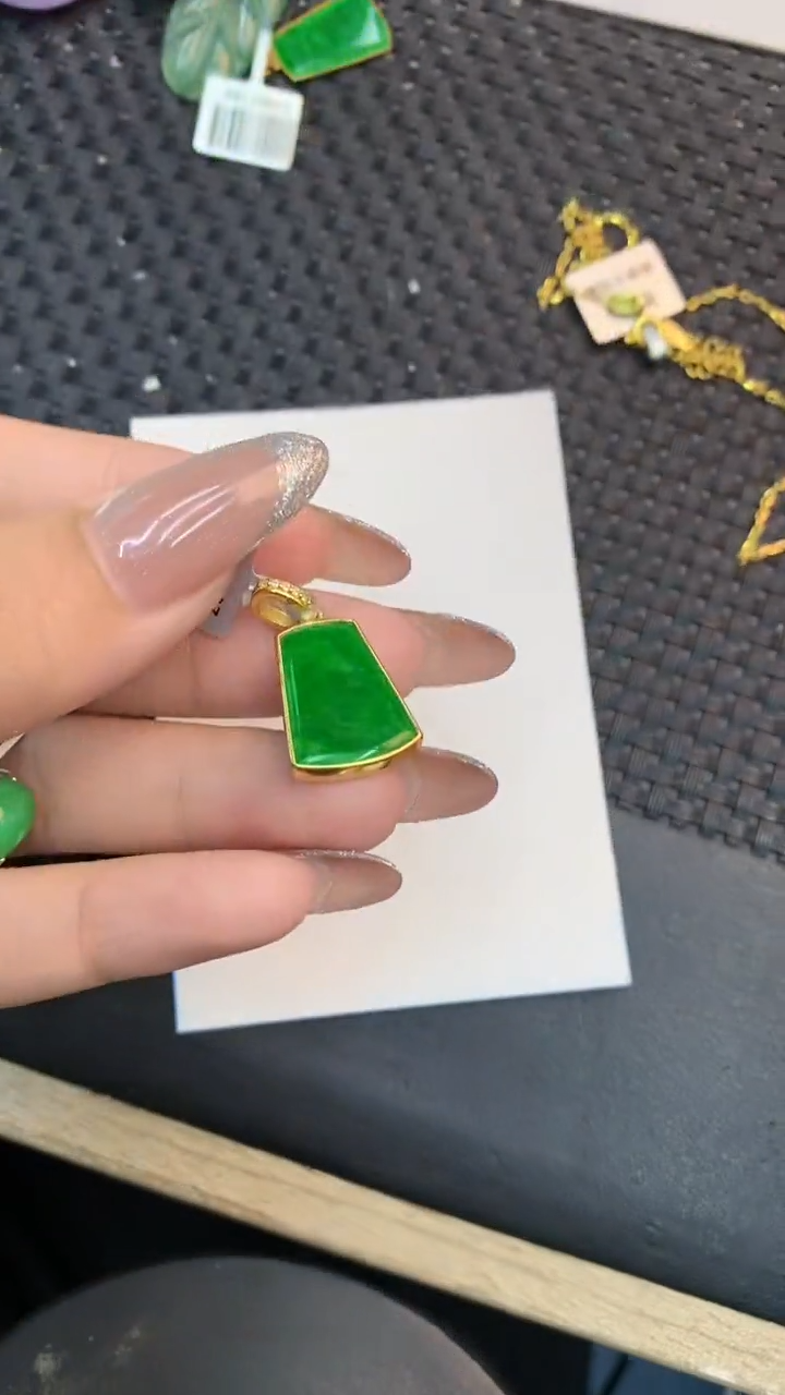 颈饰未镶嵌翡翠1