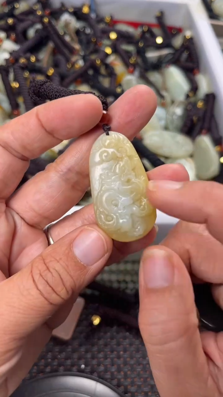 【闪购商品】和田玉颈饰未镶嵌多样性发货没有证书拍一发一有瑕