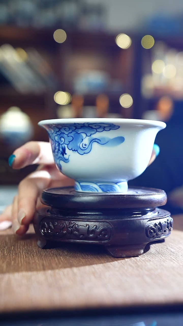 青花祥云凤凰纹压手杯