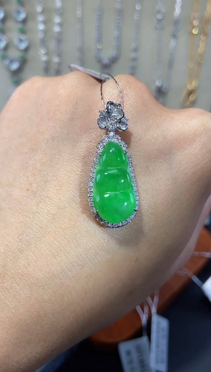 【闪购商品】翡翠颈饰18K金镶嵌吊坠