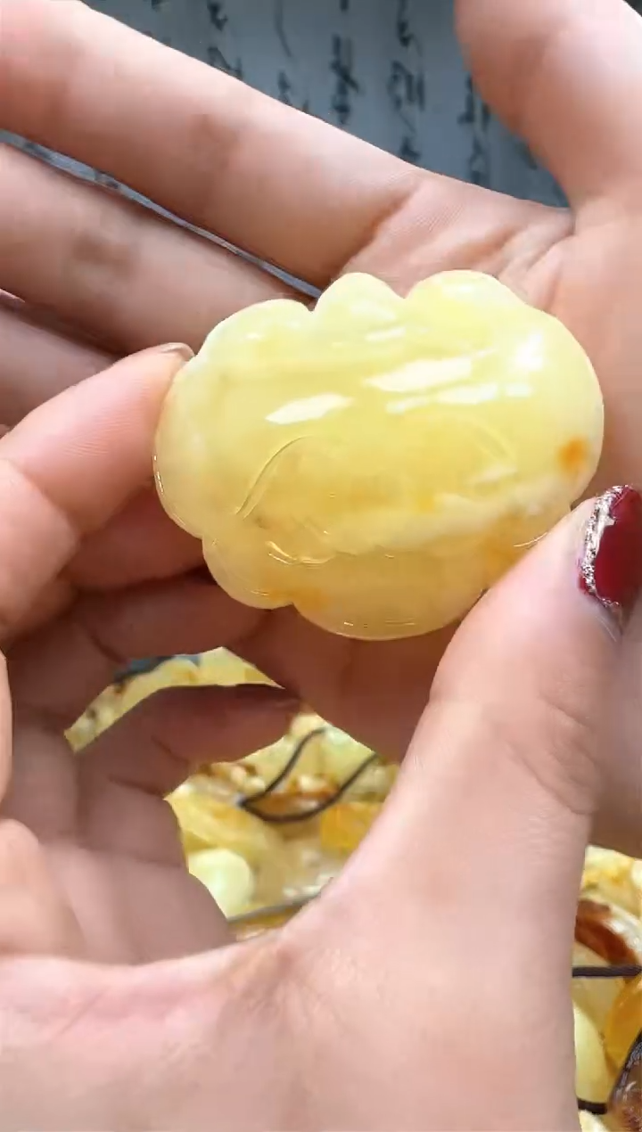 【闪购商品】琥珀裸石未镶嵌挂坠