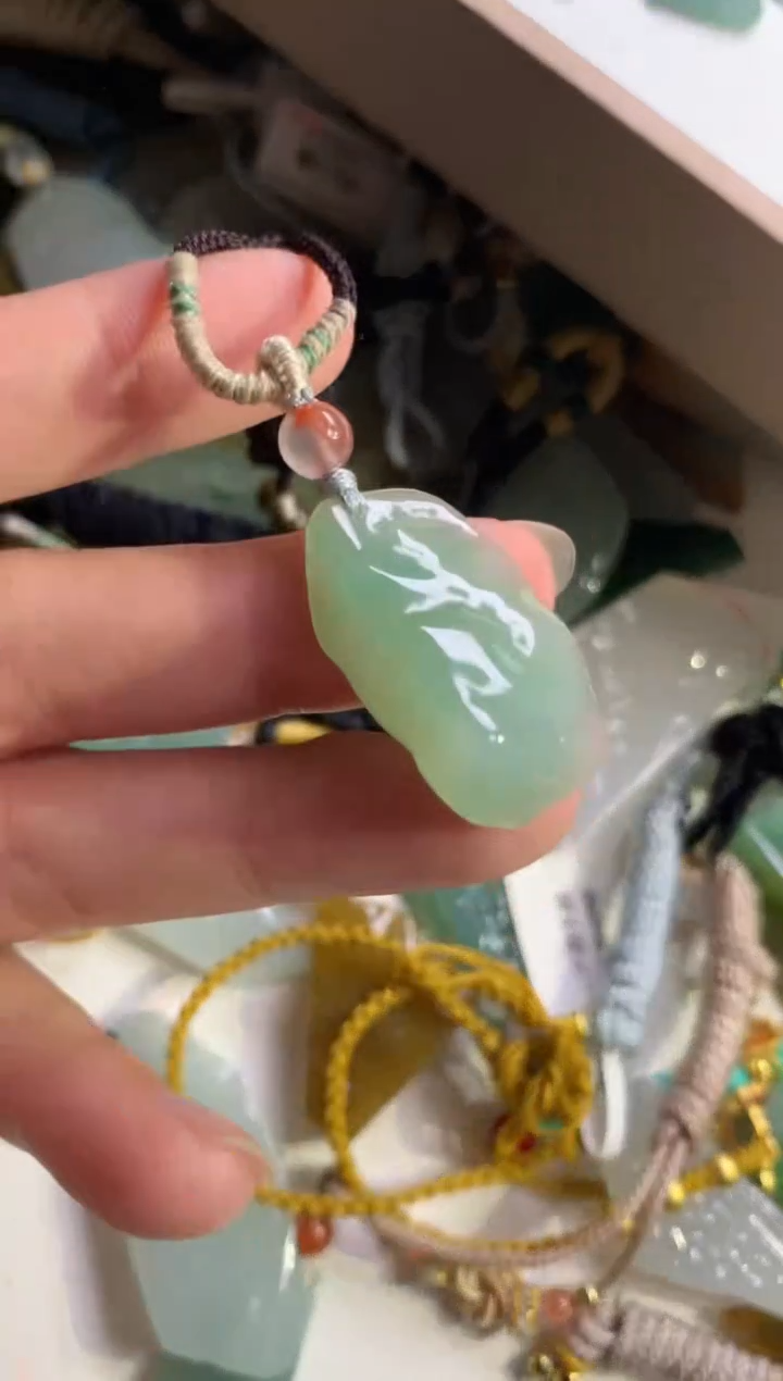 【闪购商品】翡翠颈饰未镶嵌吊坠