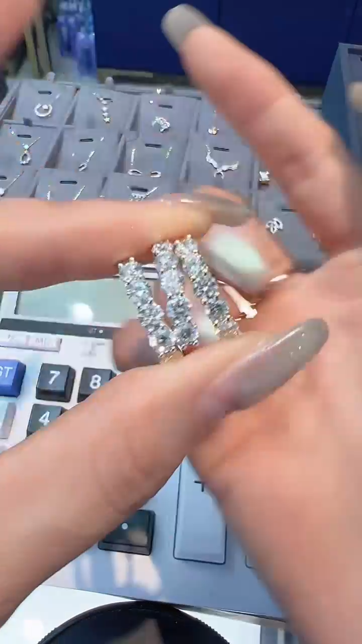 【闪购商品】钻石戒指/指环18K金镶嵌多样性发一