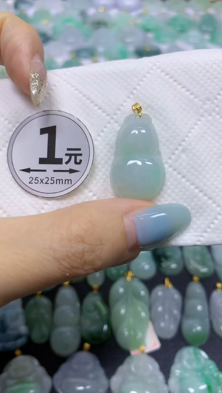 翡翠18K金镶嵌颈饰天然翡翠A货