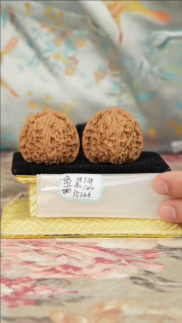 文玩核桃把件原产地南将石