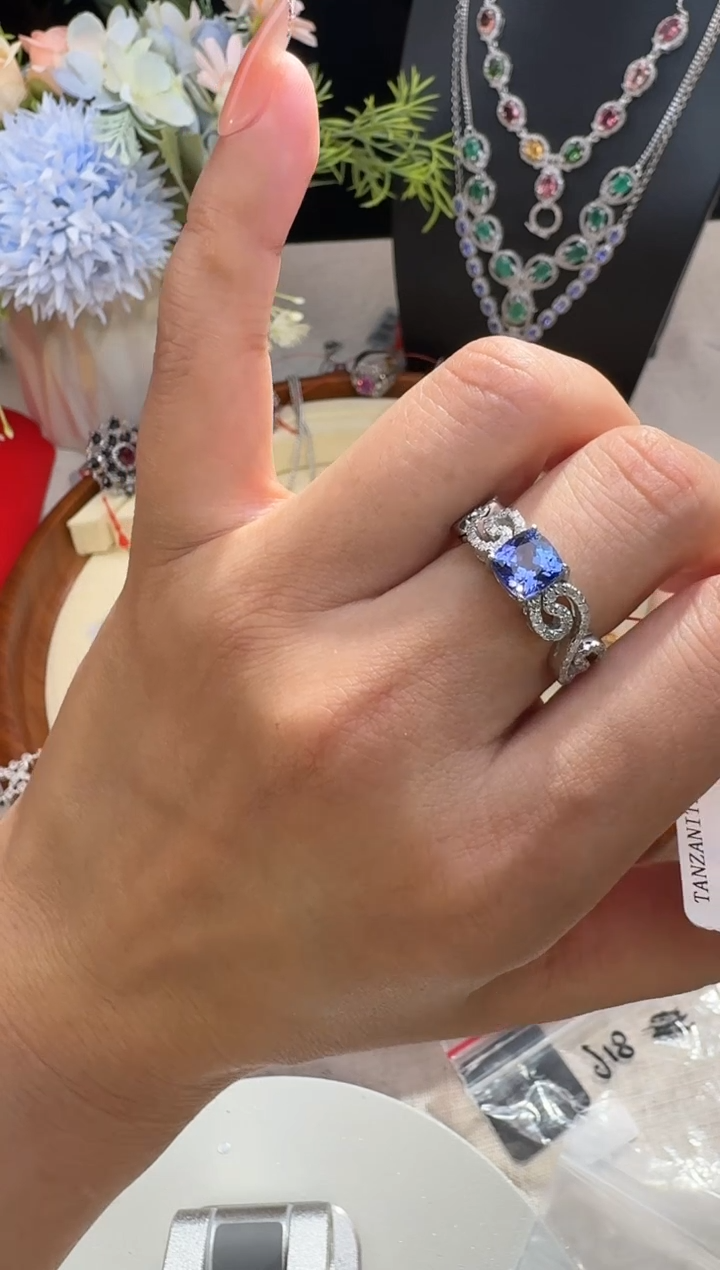 【闪购商品】坦桑石戒指银S925镶嵌戒指