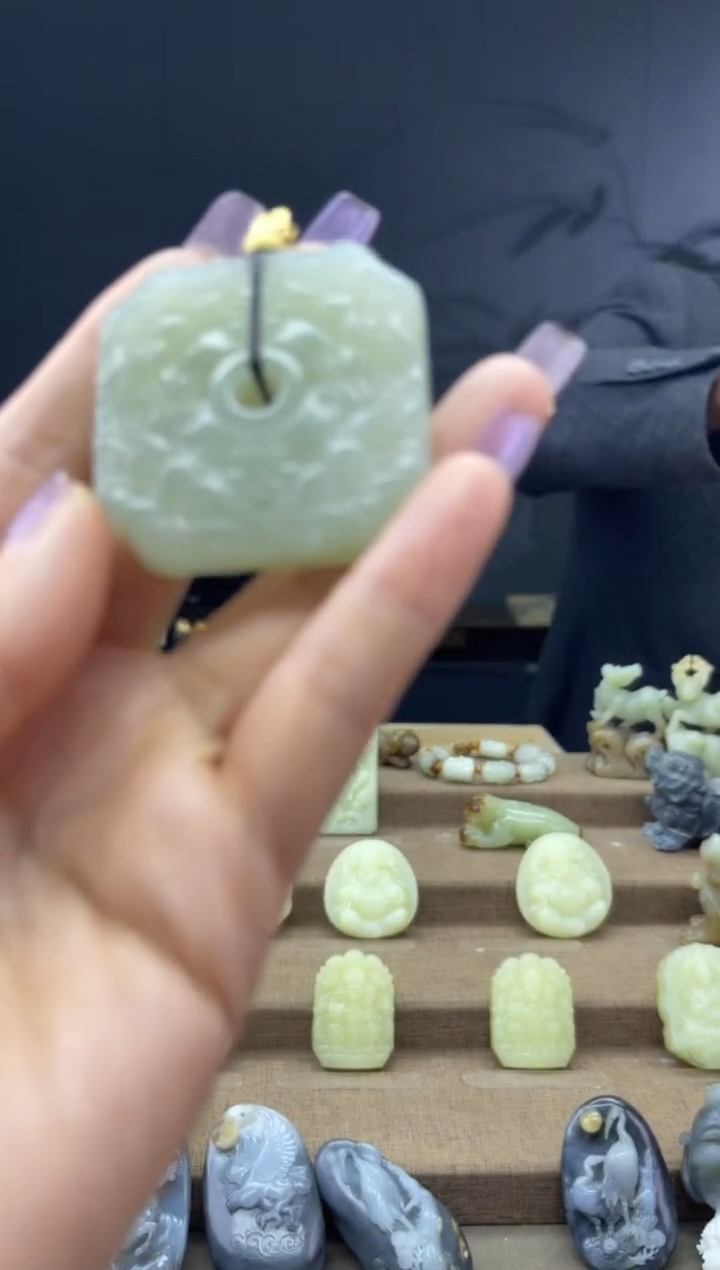 颈饰未镶嵌和田玉1