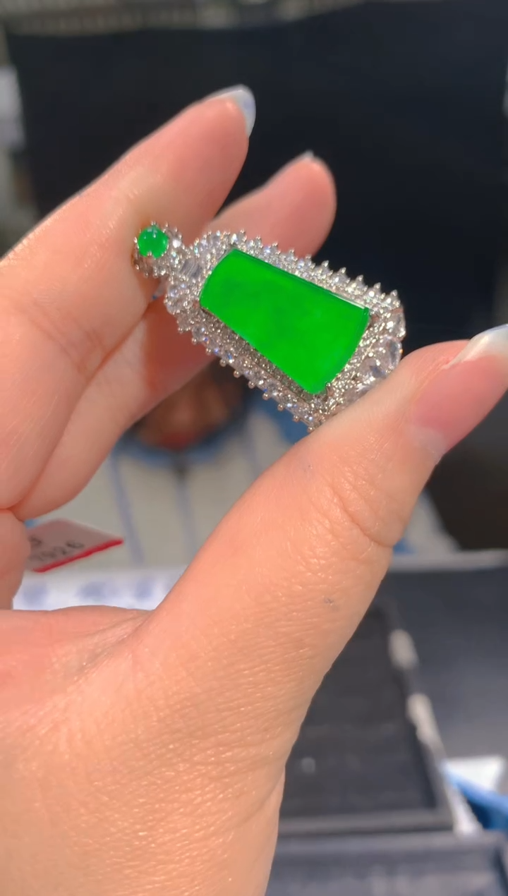 【闪购商品】定制翡翠未镶嵌77定制翡翠，多样性发货（发其一）