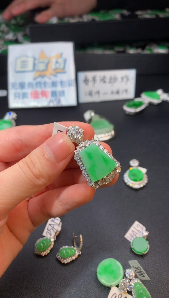 【闪购商品】翡翠颈饰银S925镶嵌翡翠