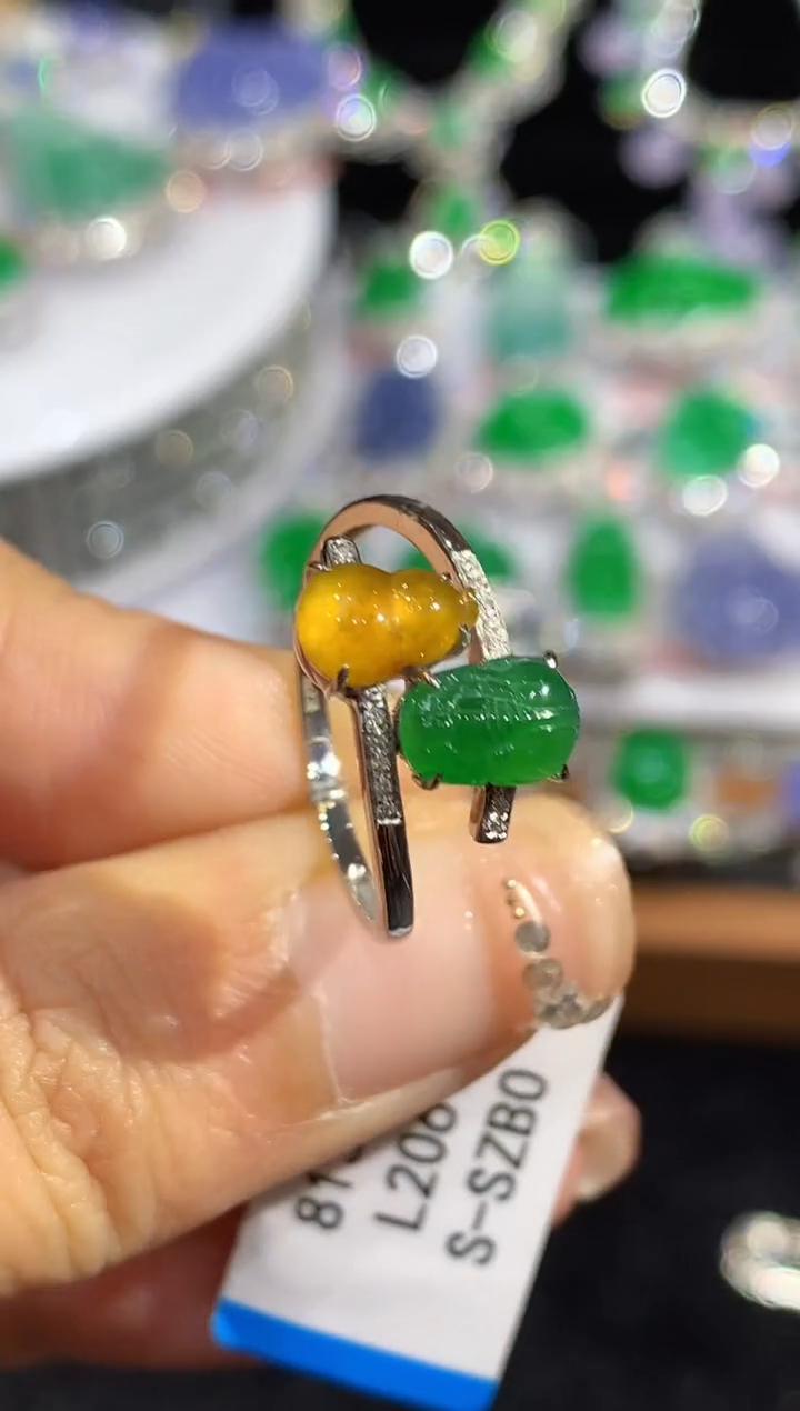 18K金镶嵌戒指翡翠多样性发其一