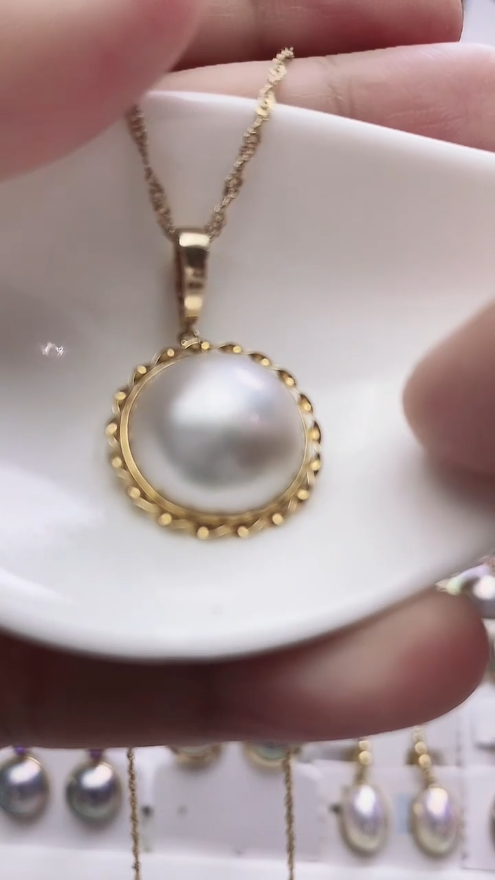 【闪购商品】拼合珍珠（马贝珠）颈饰18K金镶嵌海水万能扣马贝吊坠