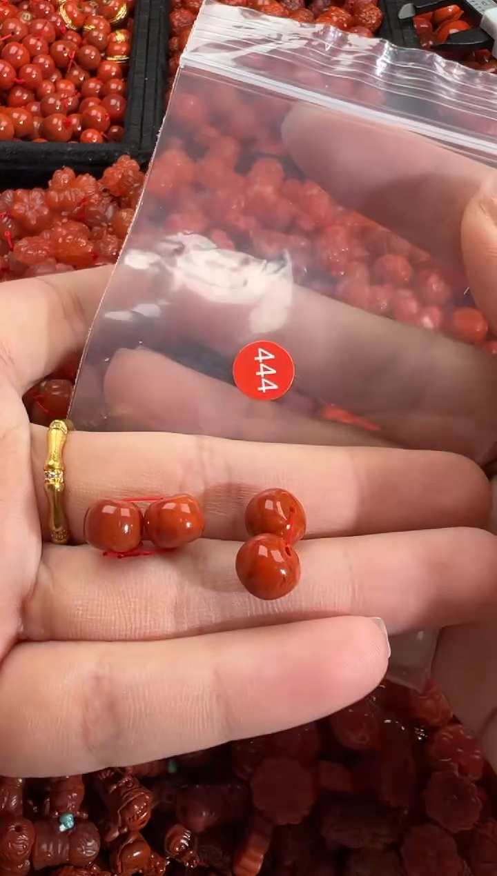 南红玛瑙未镶嵌颈饰1