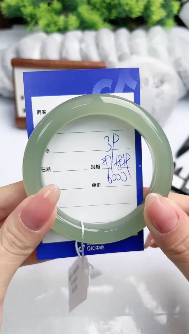 【闪购商品】和田玉手镯未镶嵌 碧玉轩39