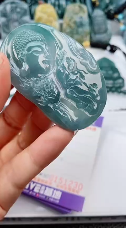 翡翠未镶嵌颈饰                  