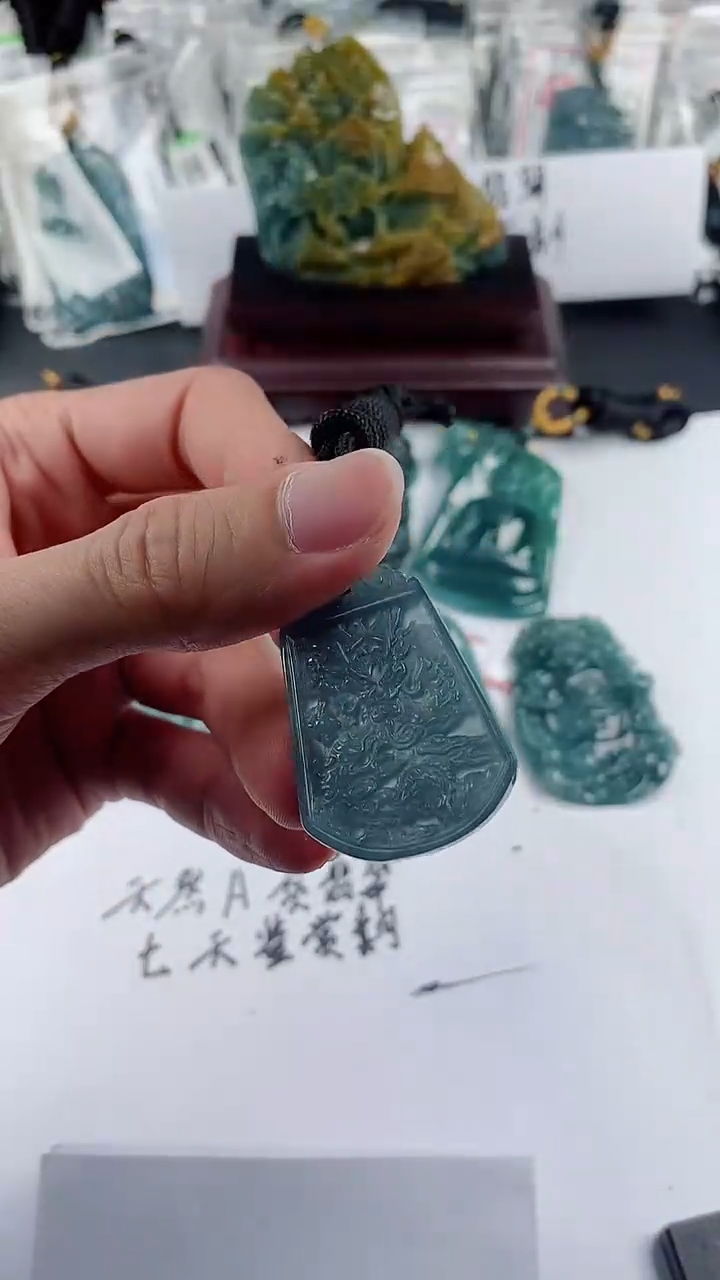 【闪购商品】翡翠颈饰未镶嵌           