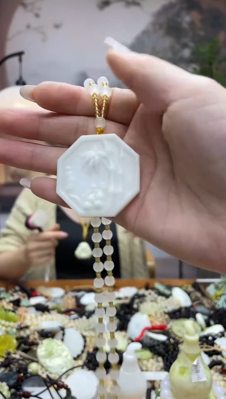 未镶嵌岫玉吊坠·