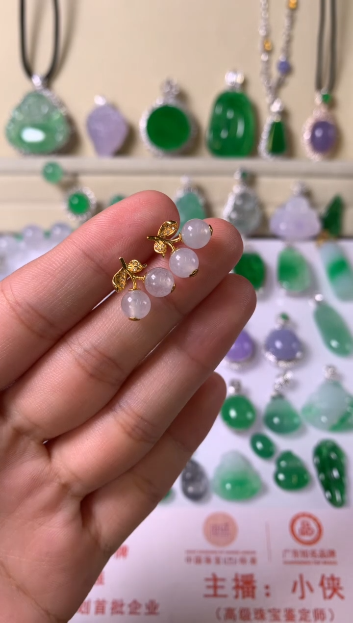 18K金镶嵌翡翠耳饰耳钉