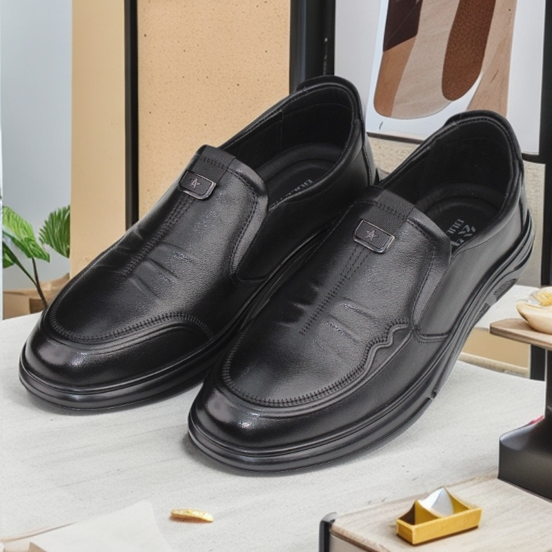 二哥2025全真皮上等头层牛皮舒适透气软底一脚蹬爆款男士皮鞋9102