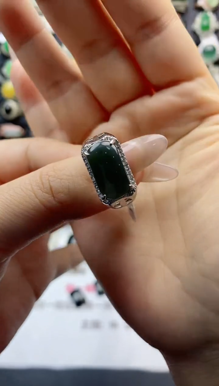 【闪购商品】翡翠戒指银S925镶嵌纯天然翡翠a货亲
