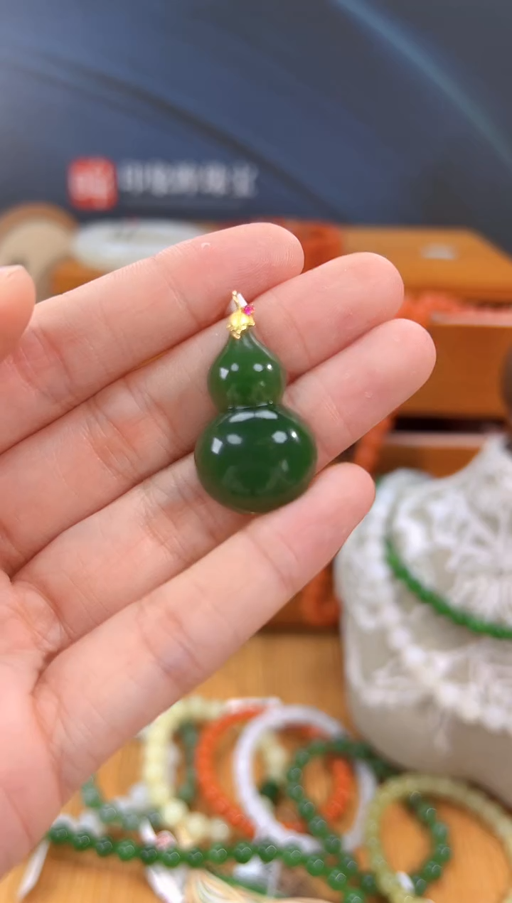 颈饰18K金镶嵌和田玉多样性拍一发一 cg