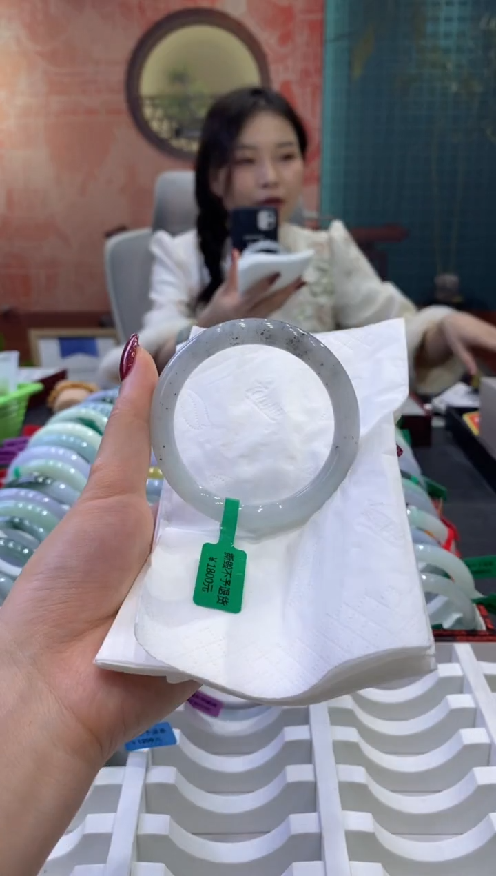 【闪购商品】翡翠手镯未镶嵌多人00316
