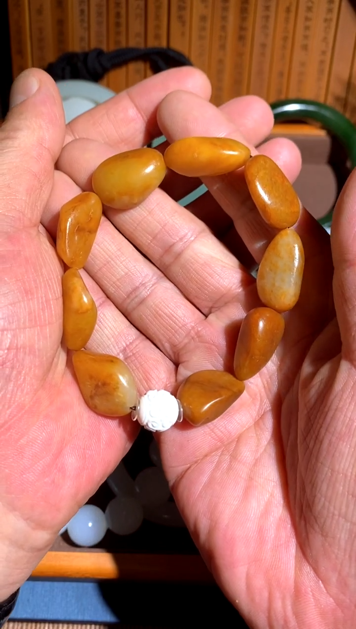 和田玉未镶嵌颈饰天**玉手串