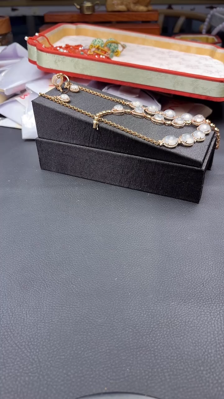 颈饰未镶嵌南红玛瑙飞***0100640483