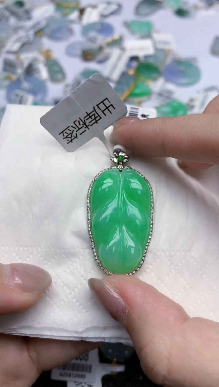 【闪购商品】翡翠颈饰18K金镶嵌天然翡翠A货