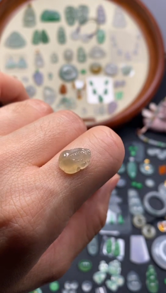 翡翠未镶嵌颈饰冰黄翡貔貅/芬 