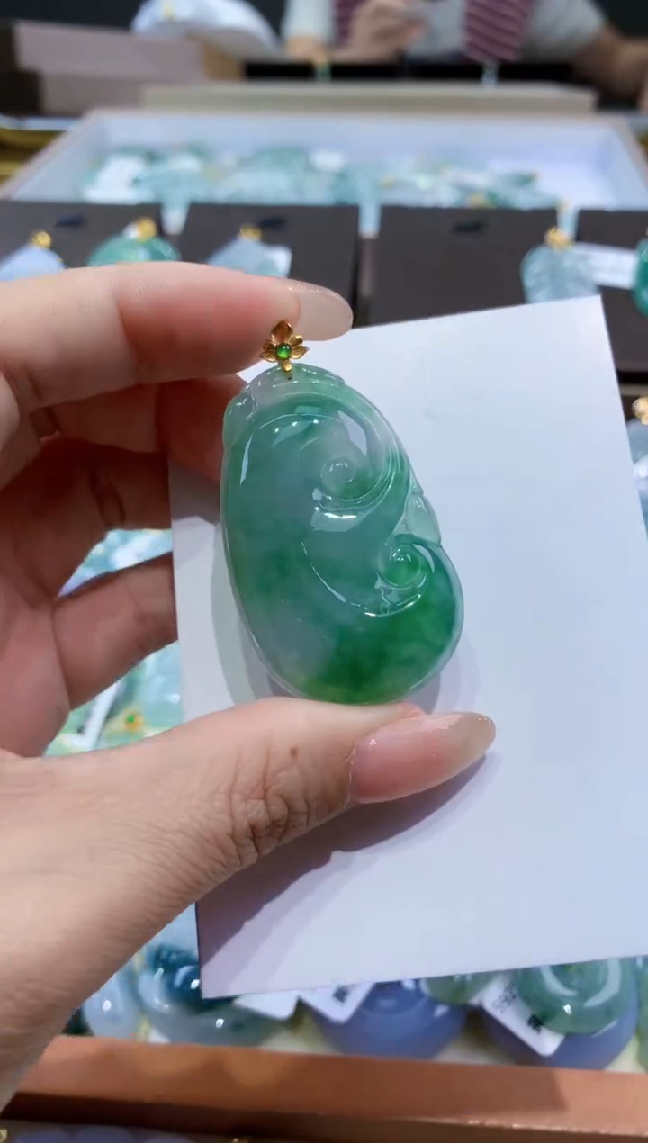 颈饰18K金镶嵌翡翠天然缅甸翡翠A货挂件 