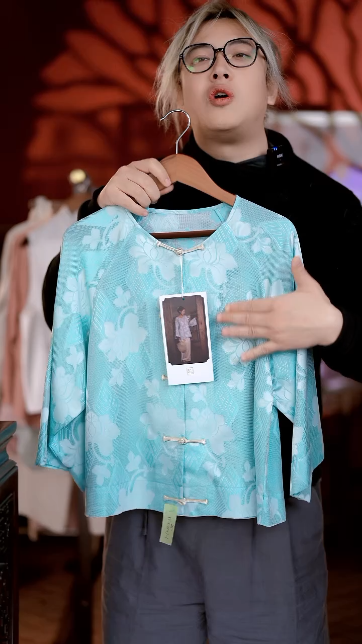 【闪购商品】刺绣L码大师级花罗上衣