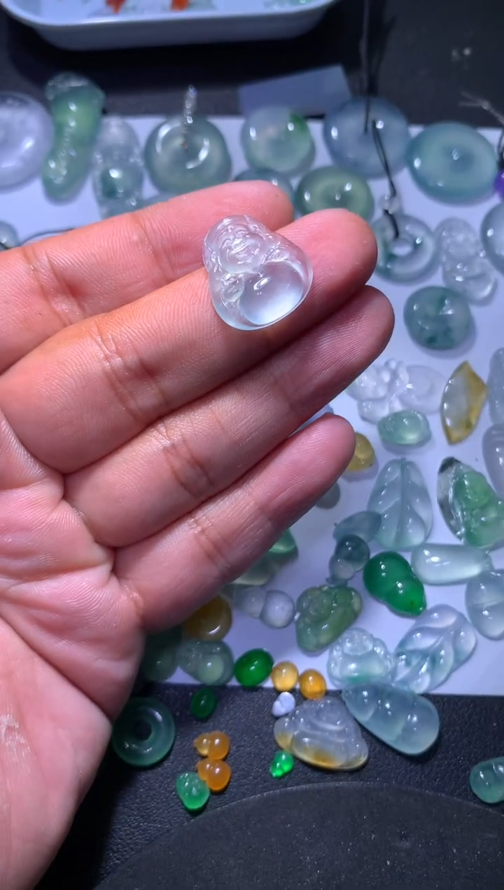 【闪购商品】翡翠颈饰未镶嵌财神