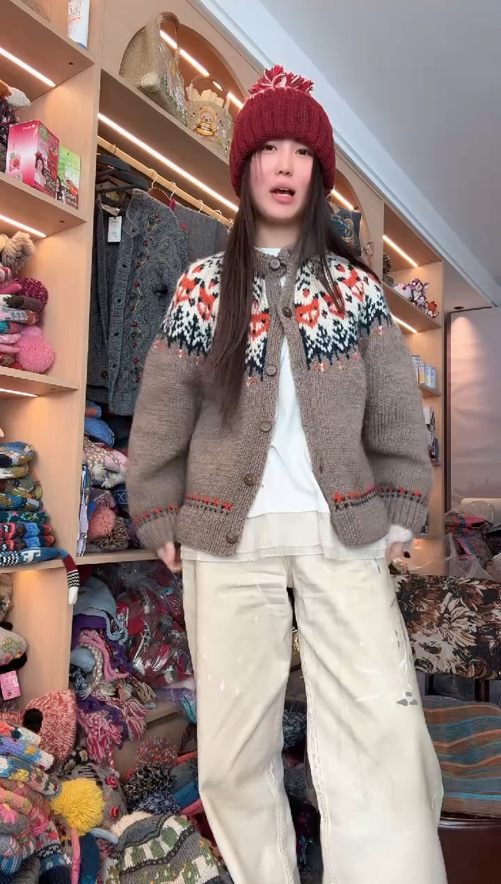 羊毛开衫灰咖狐狸