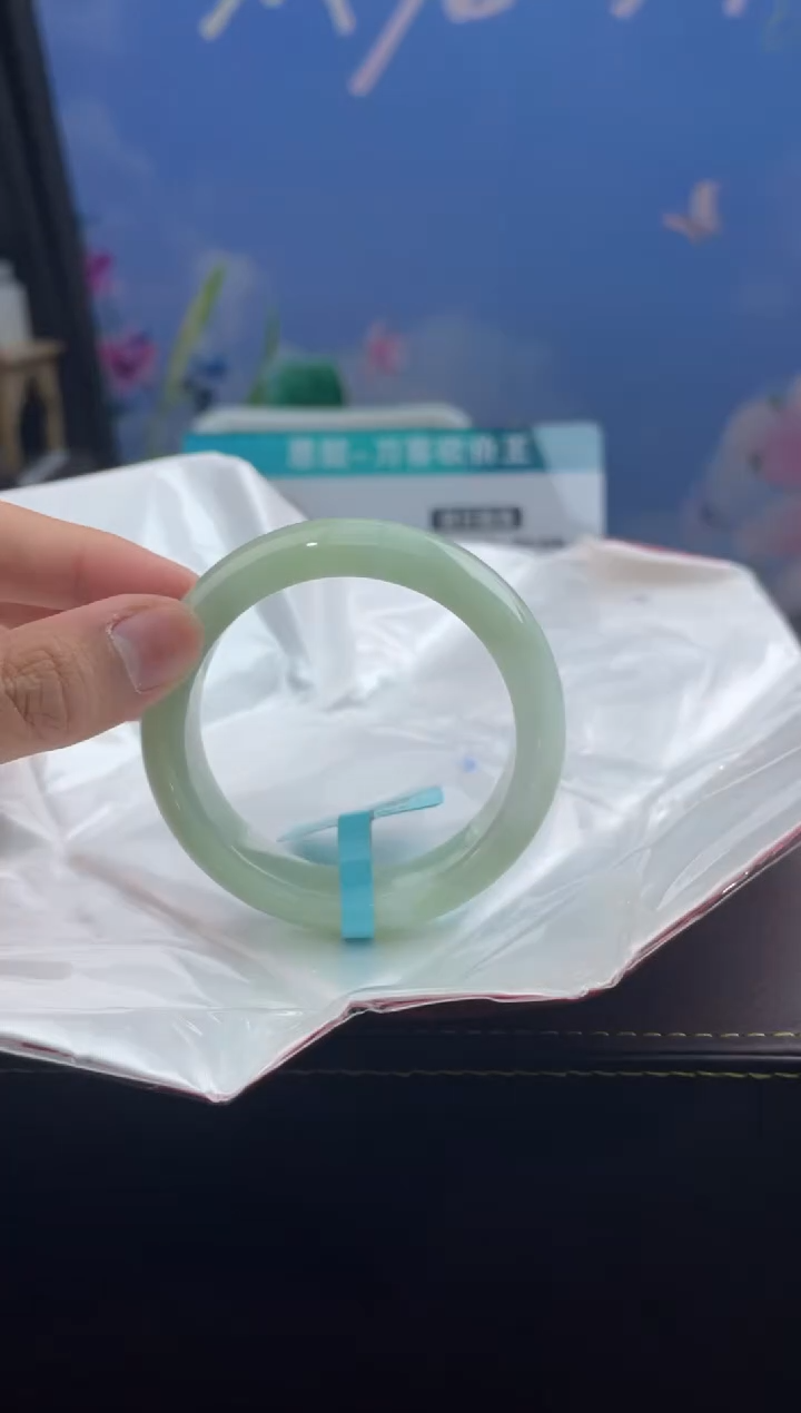 翡翠手镯未镶嵌翡翠手镯6
