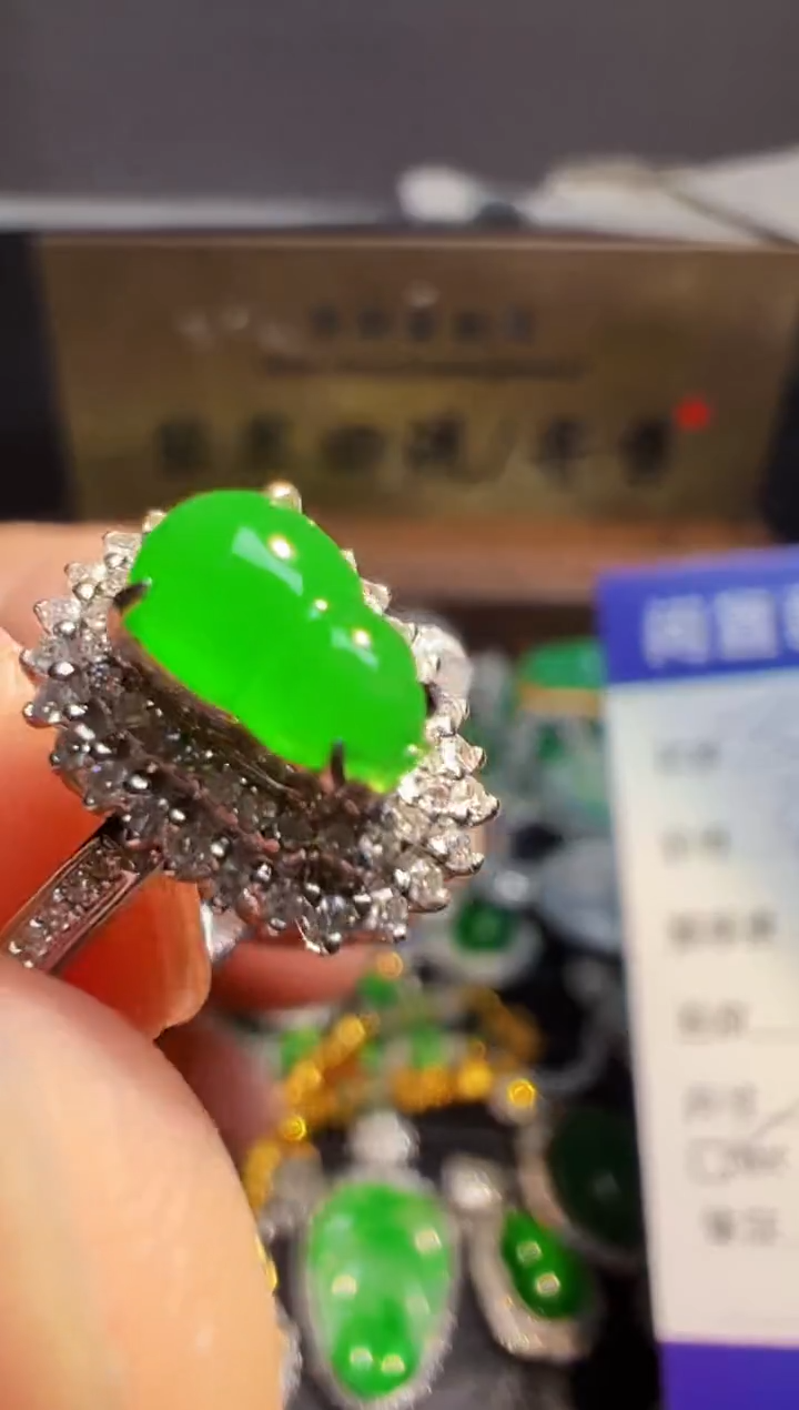 【闪购商品】翡翠戒指18K金镶嵌翡翠回流