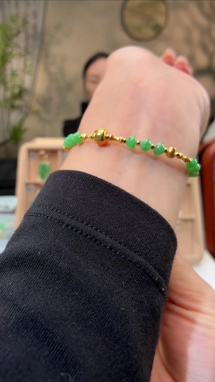 颈饰18K金镶嵌翡翠手链