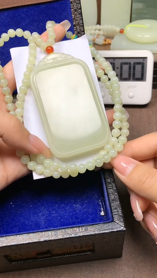 和田玉未镶嵌颈饰时来
