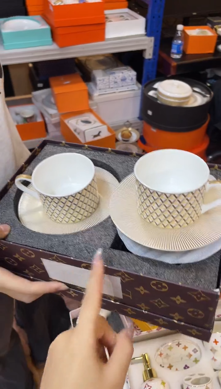 杯鸿辉家品牌瓷器，京东包邮！