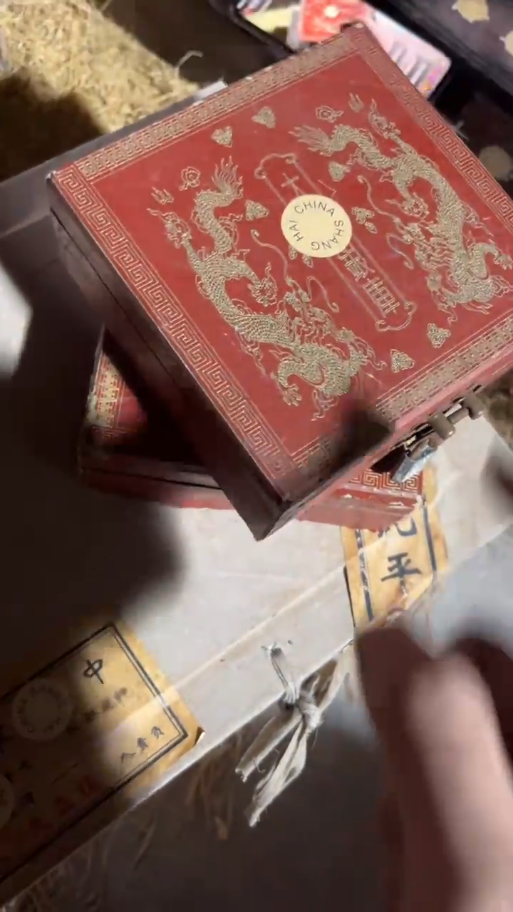 香榧木1个开封红色大期小盒子链接30彩