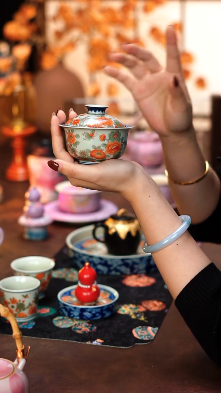 陶栖堂青花红绿彩盖碗二才