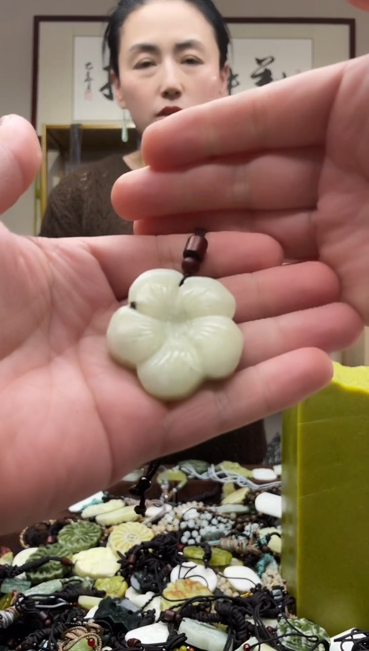 未镶嵌岫玉吊坠`