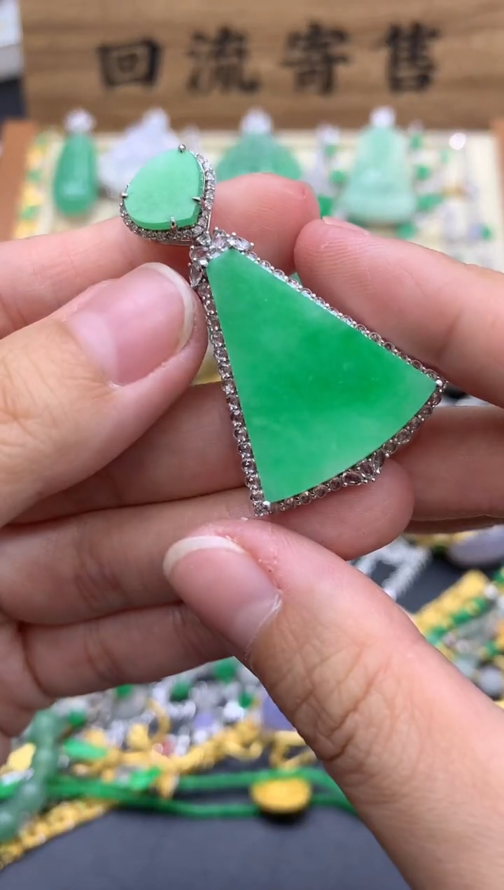 翡翠18K金镶嵌颈饰610-中国好珍宝