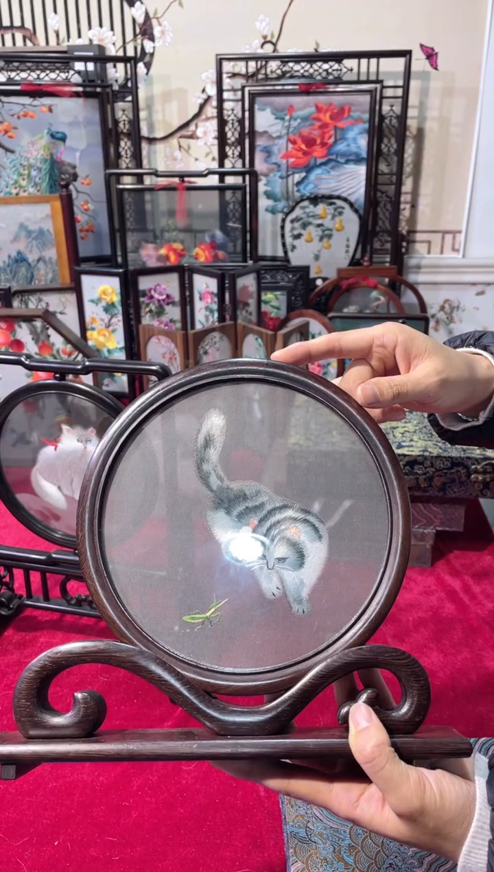 织绣精品苏绣摆台，纯实木框摆台24