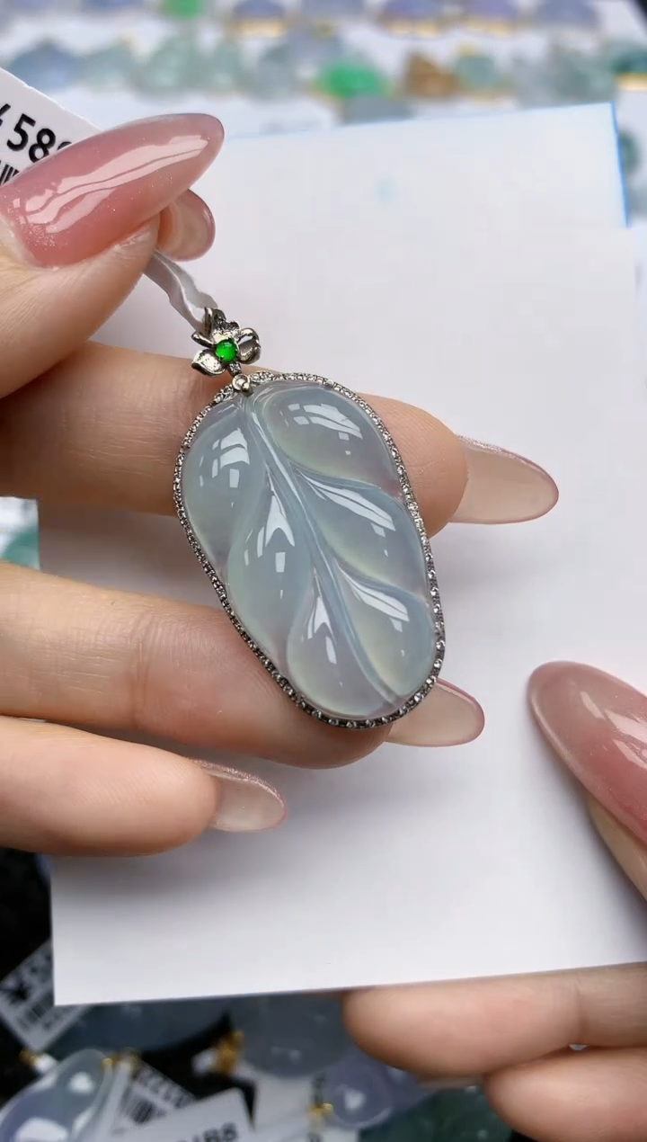 【闪购商品】翡翠挂件18K金镶嵌天然翡翠A货